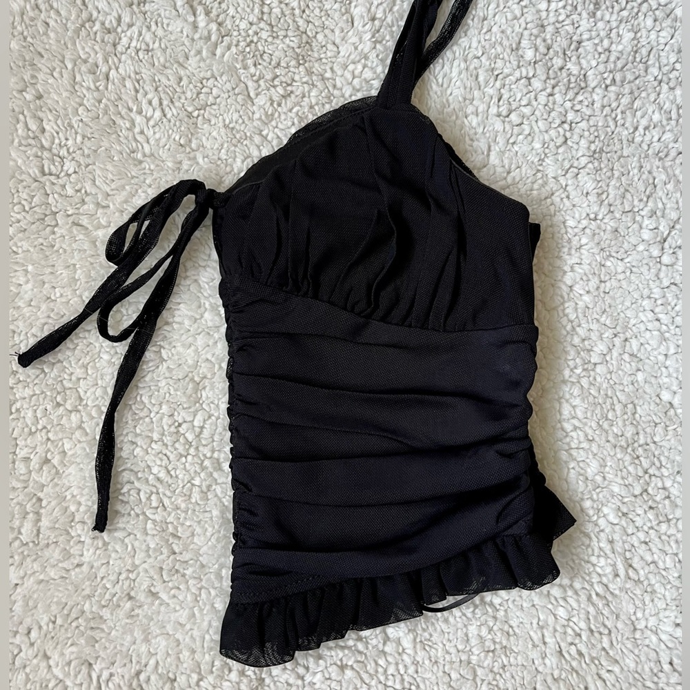 Black ribbed cropped top.